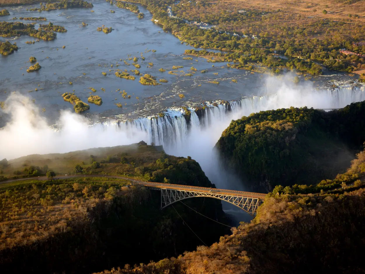 victoria-falls-livingstone-view-bridge-mist1